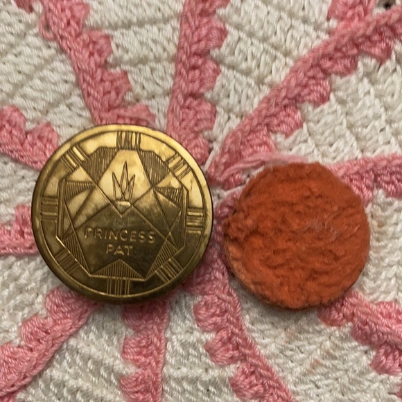 Vintage Art Deco Princess Pat rouge with as is applicator. Some rouge remains. - Picture 6 of 7